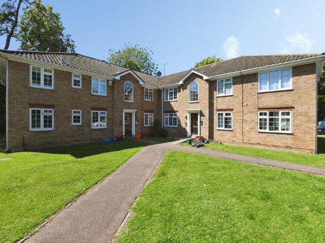 Flat for sale in Wickford, Essex