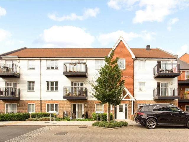Flat for sale in The Butts, Kent