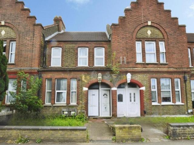 Flat for sale in Leyton, Greater London