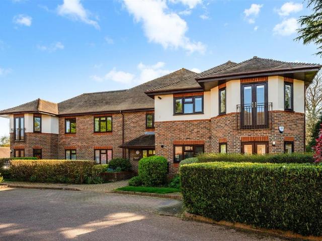 Flat for sale in Red Hill, Surrey
