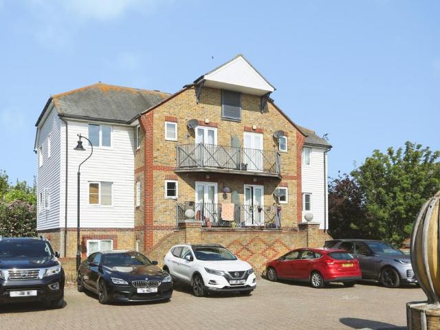 Flat for sale in Oad Street, Kent