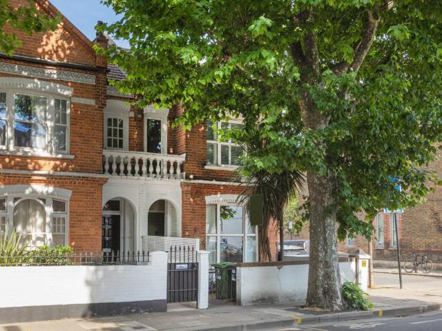 Flat for sale in Fulham, Greater London