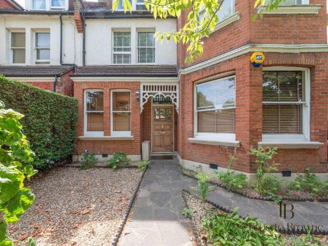 Flat for sale in Mapesbury, Greater London