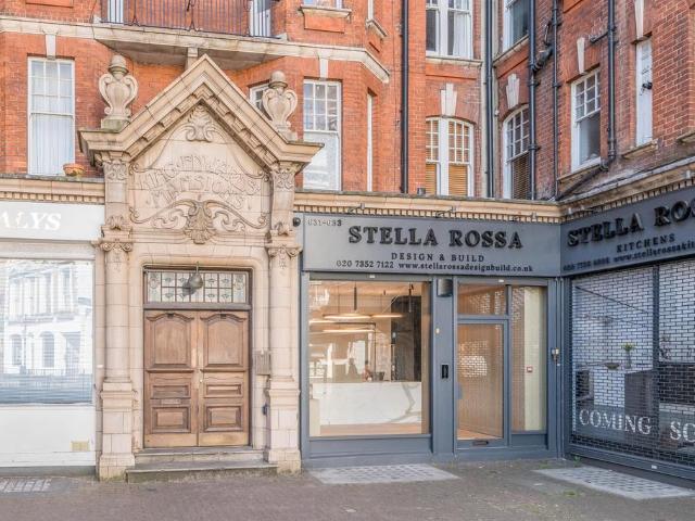 Flat for sale in Walham Green, Greater London