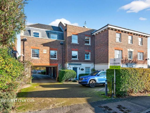 Flat for sale in Red Hill, Surrey