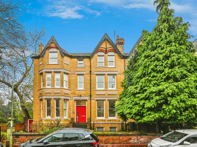 Flat for sale in Calderstones
