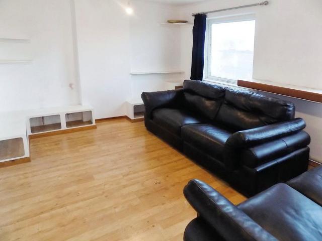 Flat for sale in Bryntirion, Wales