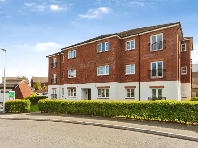 Flat for sale in Woodchurch, Upton