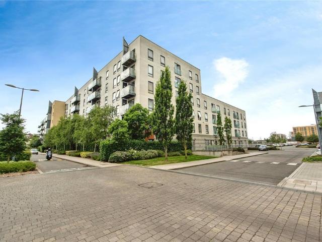 Flat for sale in Brompton, Gillingham