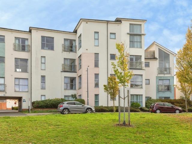 Flat for sale in Stoke Park, Tallsticks