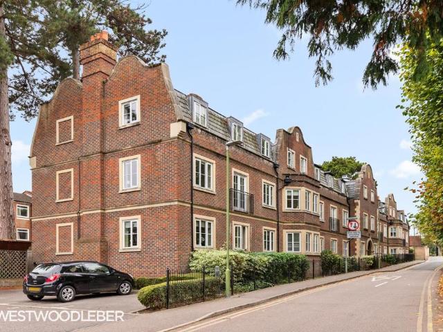 Flat for sale in Broxbourne, Hertfordshire