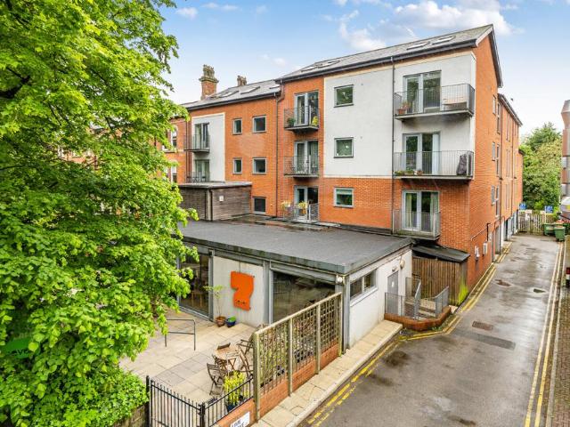 Flat for sale in Chapel Allerton, West Yorkshire