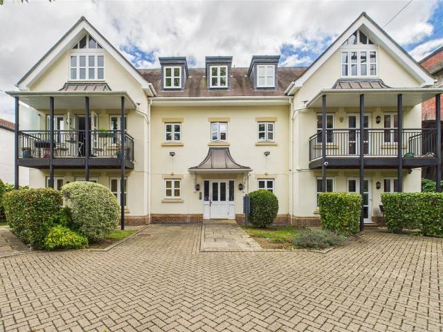 Flat for sale in Swallow, Buckinghamshire