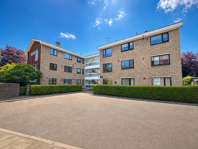 Flat for sale in New Eltham, Greater London