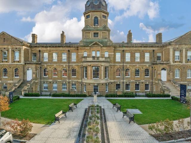 Flat for sale in North Town, Aldershot