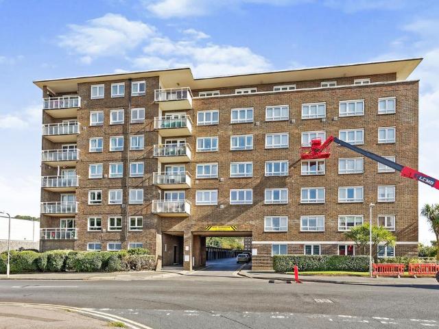 Flat for sale in Clarendon, Ash
