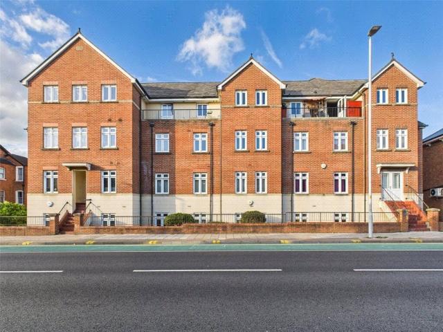 Flat for sale in Wotton, Gloucester