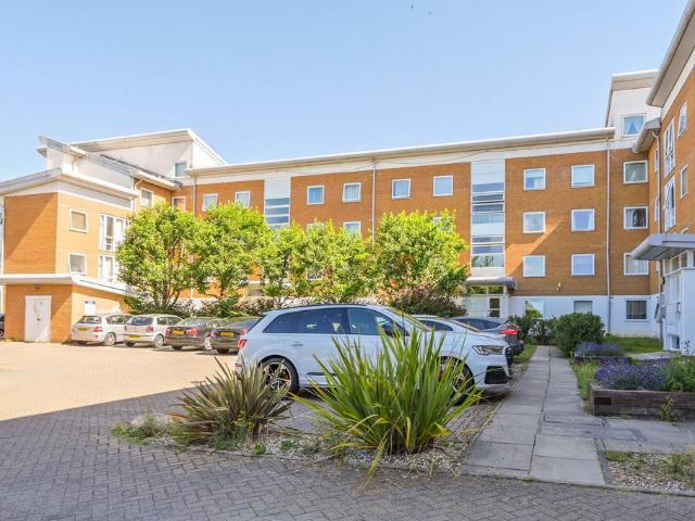 Flat for sale in Reach, Greater London