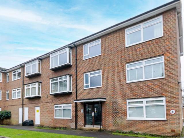Flat for sale in Batchworth