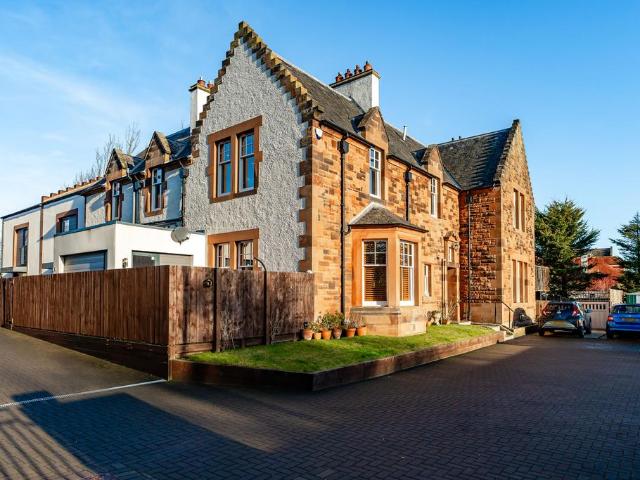 Flat for sale in Colinton, Scotland