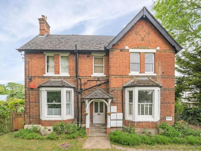 Flat for sale in The Wrythe, Greater London