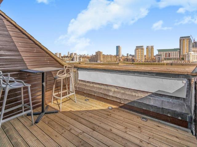 Flat for sale in Rotherhithe, Greater London