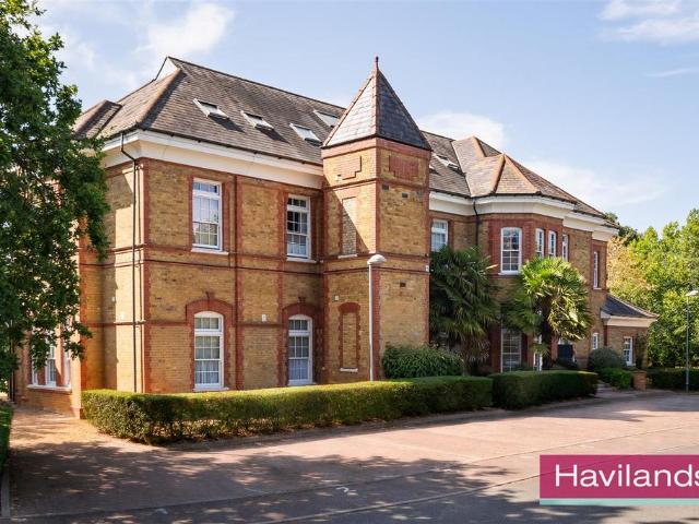 Flat for sale in Southgate, Oakwood