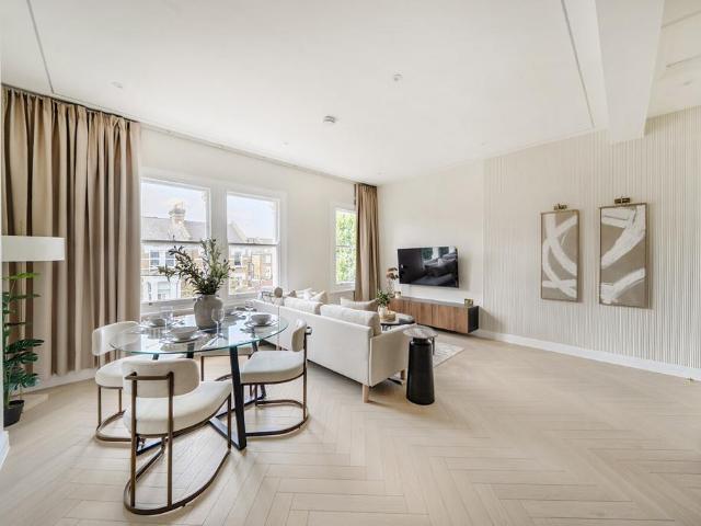 Flat for sale in Maida Hill, Greater London