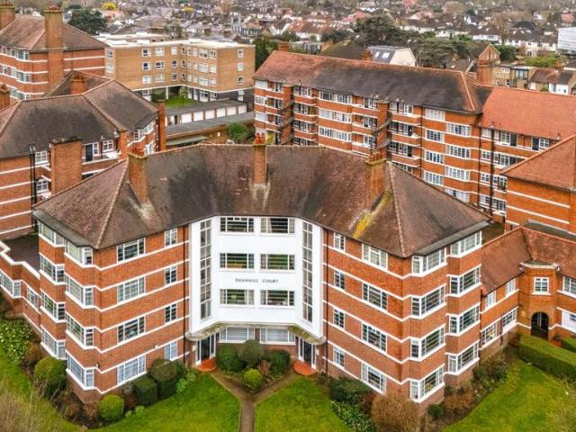 Flat for sale in North Sheen, Greater London
