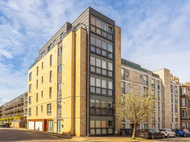 Flat for sale in Gayfield, Broughton