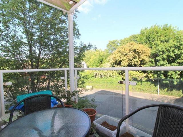 Flat for sale in Spring Park, Luton