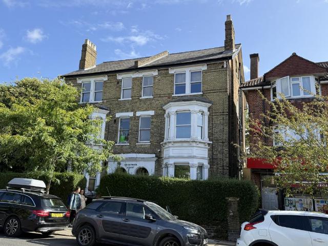 Flat for sale in London Borough of Ealing, Greater London