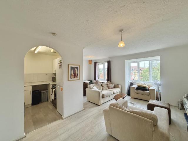 Flat for sale in London Borough of Lewisham, Greater London