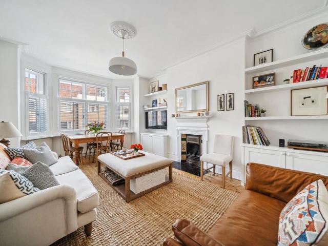 Flat for sale in Hammersmith, Greater London