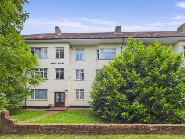 Flat for sale in Colindale, Greater London