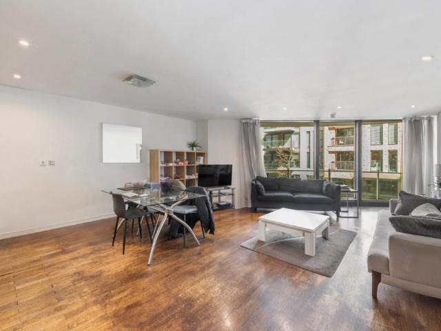 Flat for sale in Paddington, Greater London