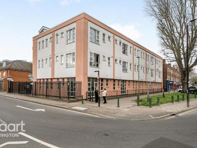 Flat for sale in Ramsden, Greater London