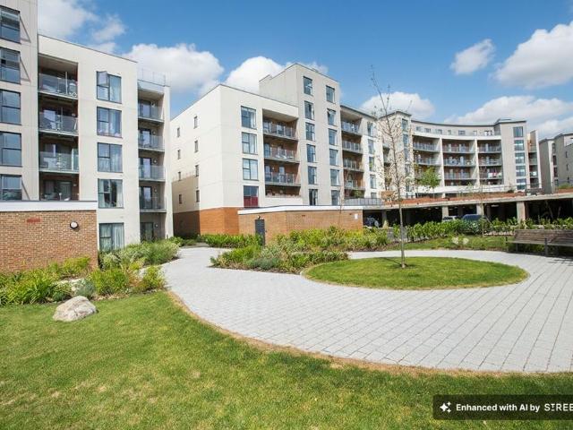 Flat for sale in Elstree and Borehamwood, Borehamwood