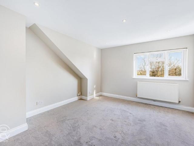Flat for sale in London Borough of Ealing, Hanwell