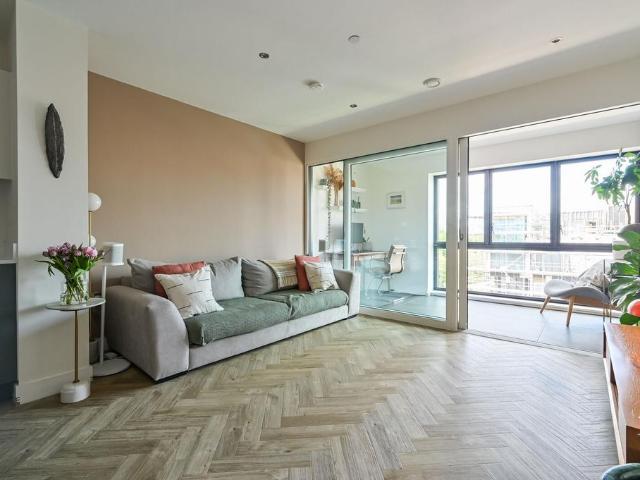Flat for sale in Old Ford, Bow