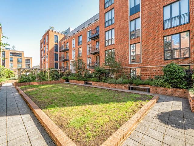 Flat for sale in Hampshire