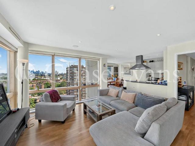 Flat for sale in Elephant and Castle, Greater London