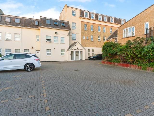 Flat for sale in Dale Hill, Essex