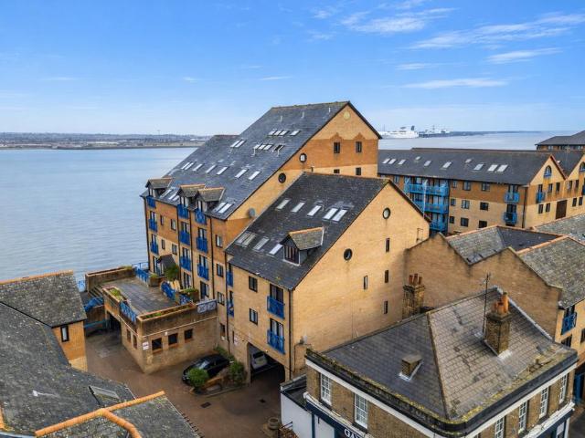 Flat for sale in Milton, Hamerton