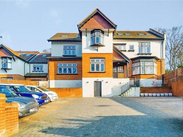 Flat for sale in London Borough of Croydon, Purley
