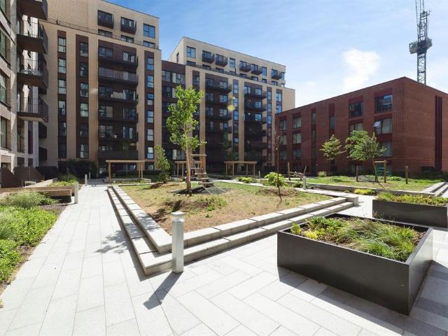 Flat for sale in Greater London
