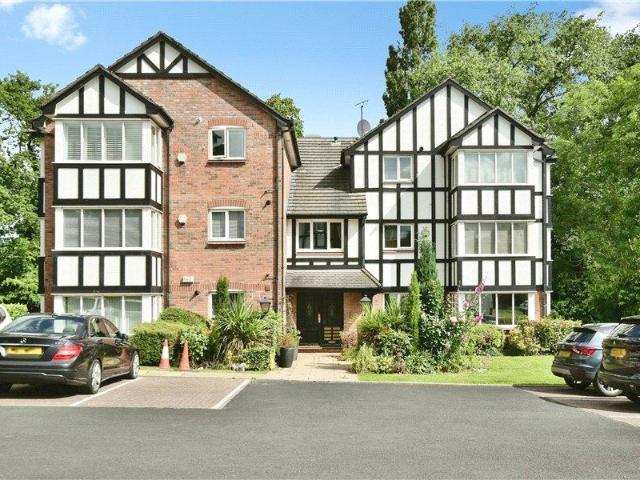 Flat for sale in Gatley, Greater Manchester
