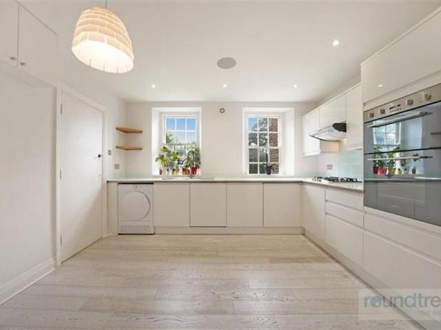Flat for sale in Hendon, Greater London