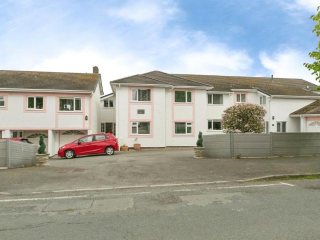 Flat for sale in Colwyn Bay, Wales
