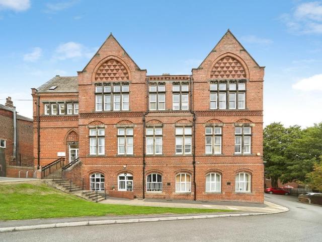 Flat for sale in Wortley, West Yorkshire